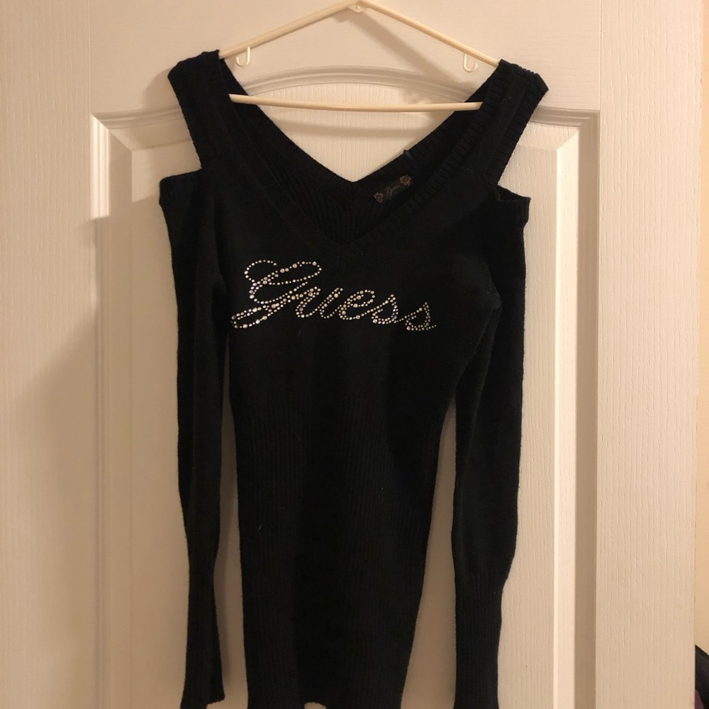 Black off shoulders guess v neck sweater